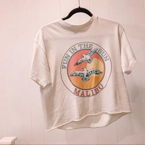 BRANDY MELVILLE cropped graphic tee